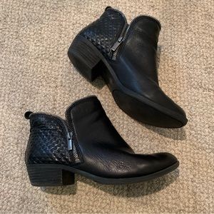 Lucky Brand Zipper trim booties size 8M